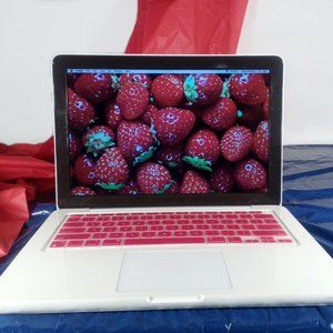 MacBook "Very Berry"  13" Excellent condition